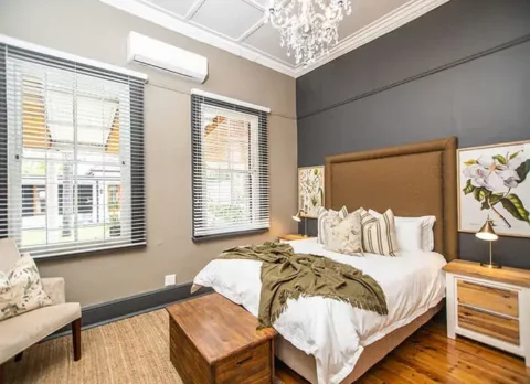 Deluxe room at Osborne Manor, Kimberley — view 2